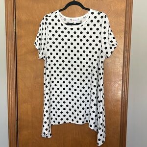 LulaRoe Melissa top black and white polka dot size XL.